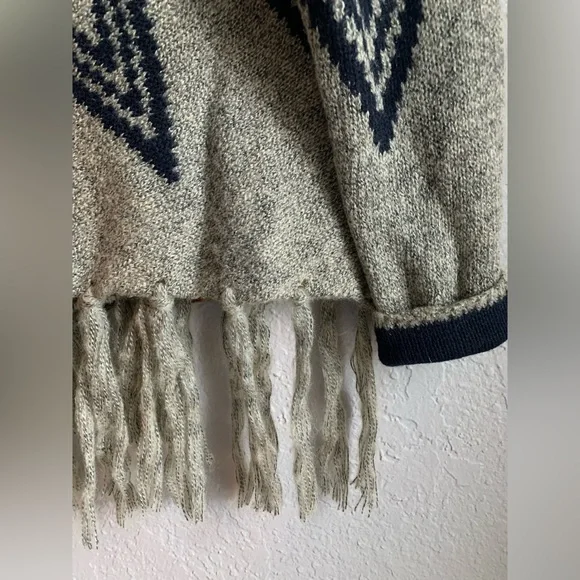 Boho Patterned cardigan sweater with fringe, NWT Size S angiesclothes - Picture 5 of 7
